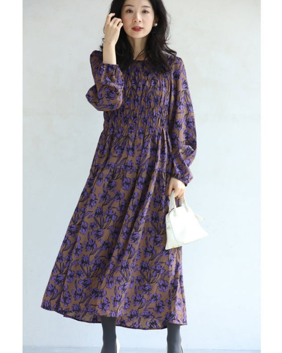 凛と咲く紫花シャーリングミディアムワンピース