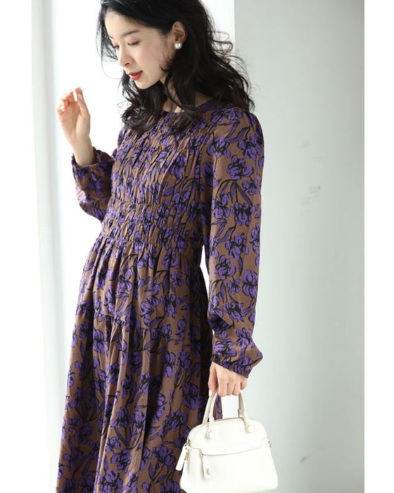 凛と咲く紫花シャーリングミディアムワンピース