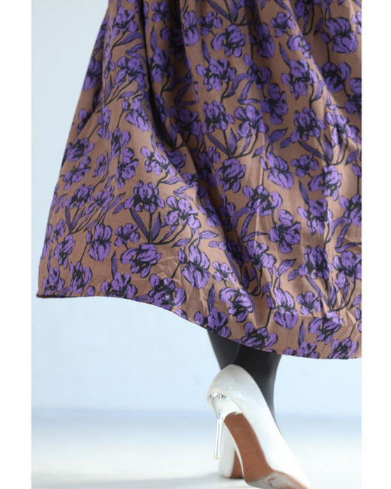 凛と咲く紫花シャーリングミディアムワンピース