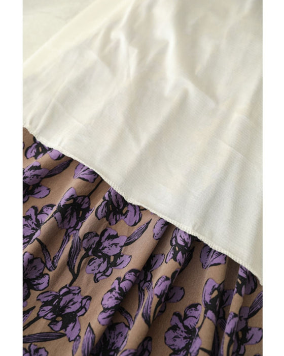 凛と咲く紫花シャーリングミディアムワンピース