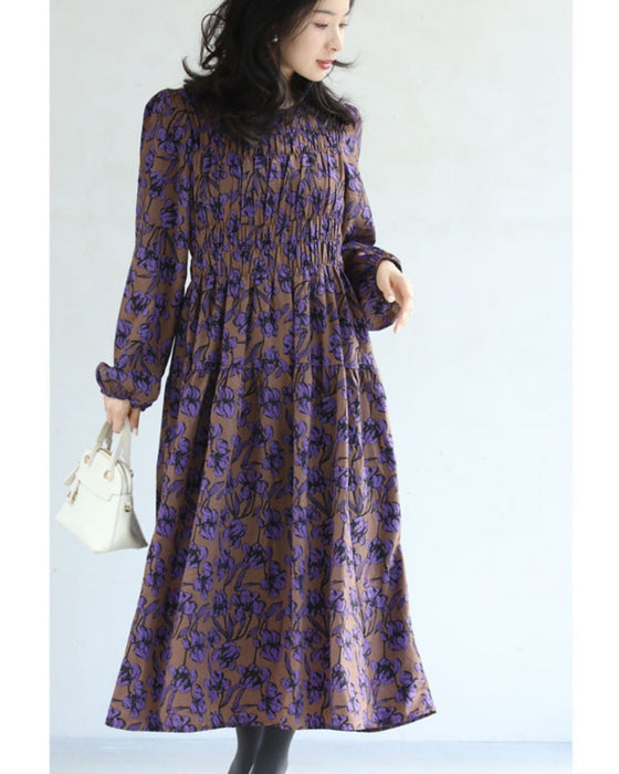 凛と咲く紫花シャーリングミディアムワンピース