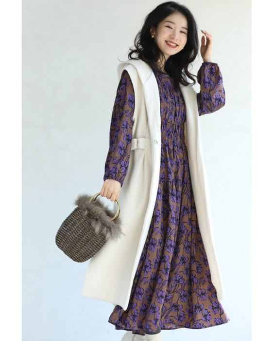 凛と咲く紫花シャーリングミディアムワンピース