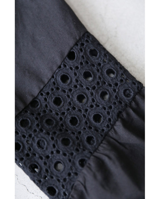 サークルレース袖の涼やかAラインブラウストップス