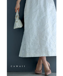  浮き彫り白花レリーフミディアムスカート