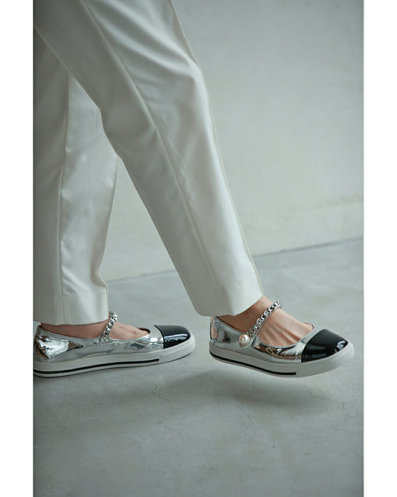 Two-tone enamel strap pumps with pearls