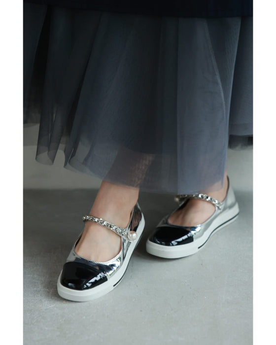 Two-tone enamel strap pumps with pearls