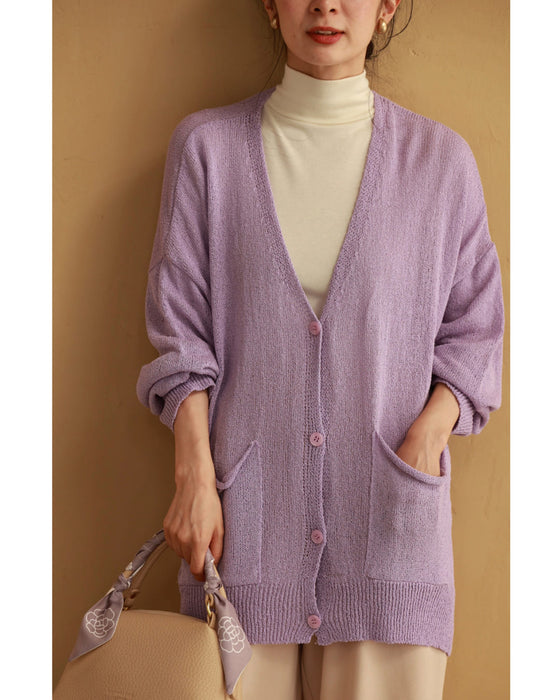 お尻まで包み込むラベンダー色カーディガン