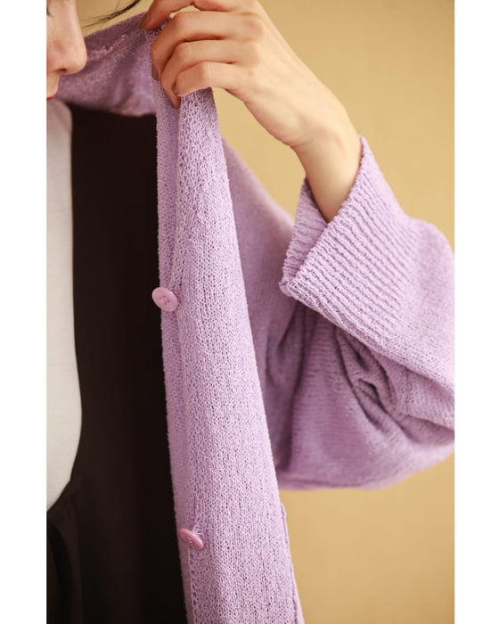 お尻まで包み込むラベンダー色カーディガン