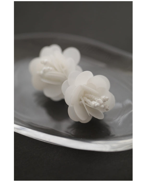 靴に一花添えるクリップ型フラワーアクセサリー