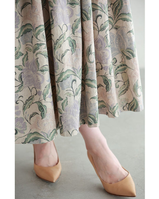 舞うような淡色花の切り替えミディアムスカート