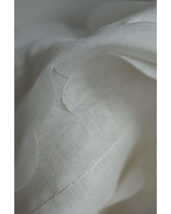 ひらひら雲が浮かぶクラウドブラウストップス