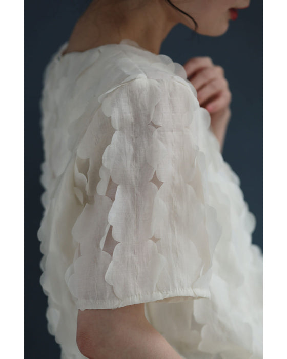 ひらひら雲が浮かぶクラウドブラウストップス