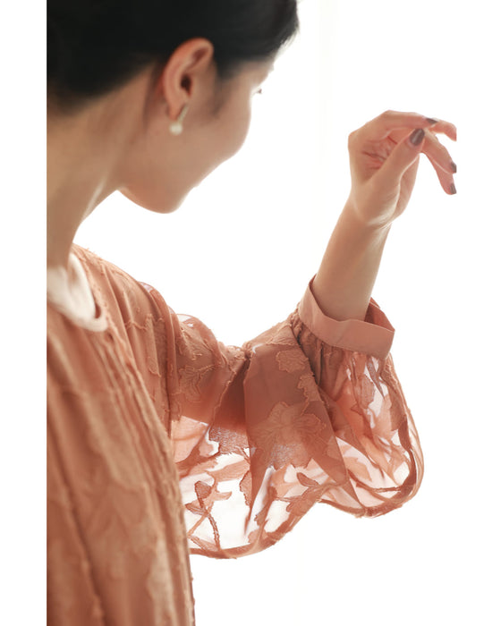 立体的な貼り絵風花柄ロングワンピース(紐ベルト付き)