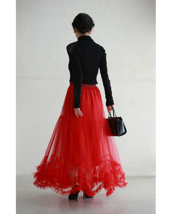 情熱的に舞うたっぷりフリルのチュールロングスカート