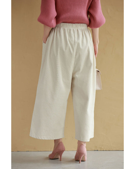 A length recommended for short people. Corduroy-style wide pants