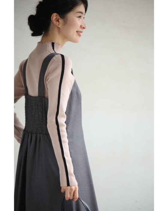 首元から流れるラインのニットカットソートップス