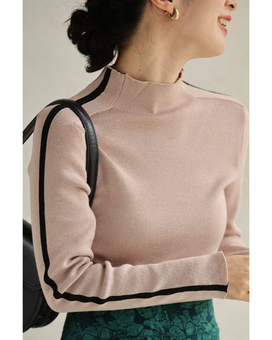 首元から流れるラインのニットカットソートップス