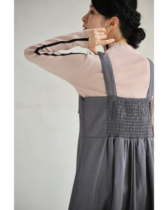 首元から流れるラインのニットカットソートップス