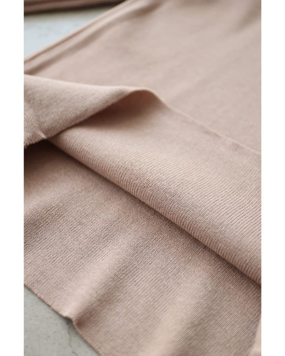 首元から流れるラインのニットカットソートップス