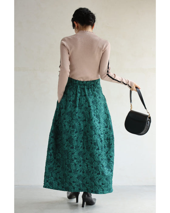 首元から流れるラインのニットカットソートップス