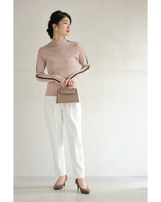 首元から流れるラインのニットカットソートップス