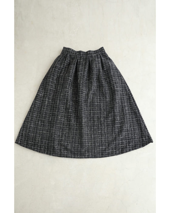 上品なツイードタックミディアムスカート