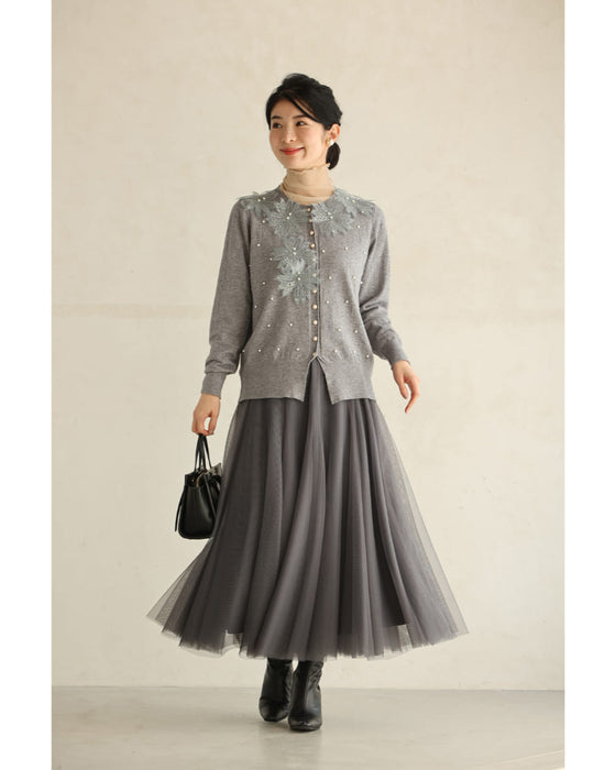 朝露に煌めくような立体花のパールニットカーディガン