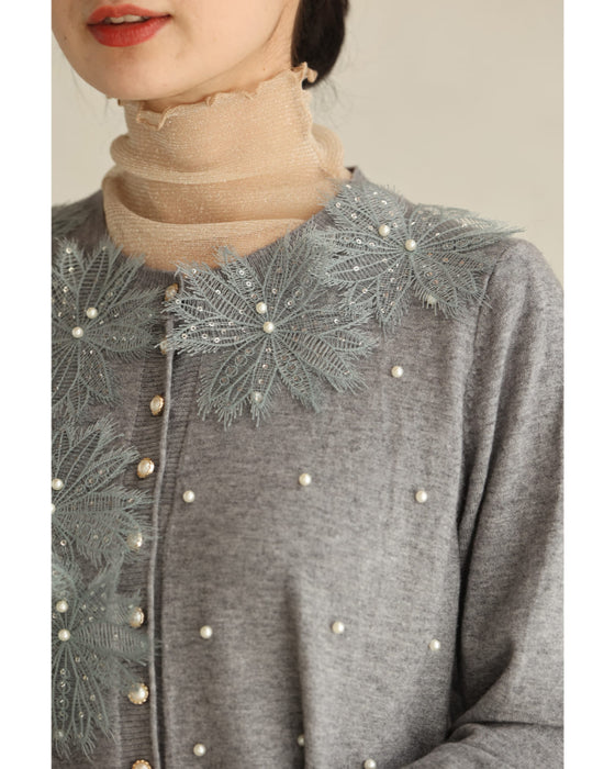 朝露に煌めくような立体花のパールニットカーディガン
