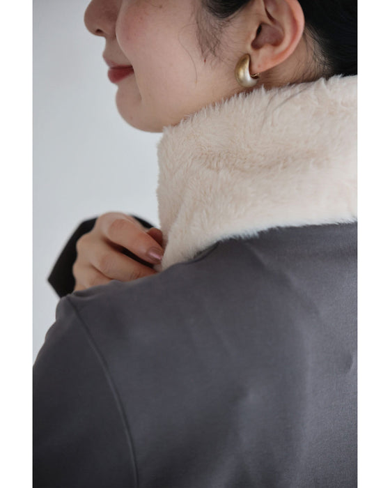 差し込みデザインのあったか可愛いファーティペット
