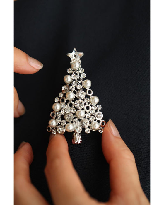 ハッピーホリデーを彩るクリスマスツリーブローチ