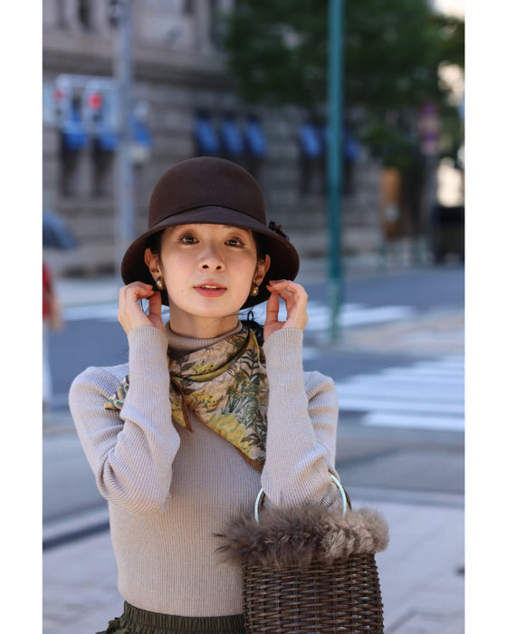 寄り添う花コサージュのクラシカルハット