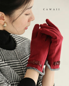  裏側起毛であったか。冬を彩る赤のプチリボン手袋