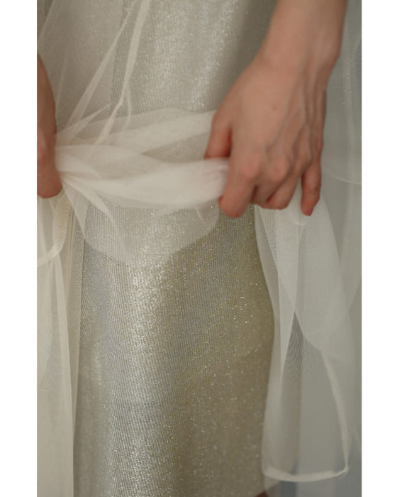内側で輝くラメインナーのチュールベールミディアムスカート