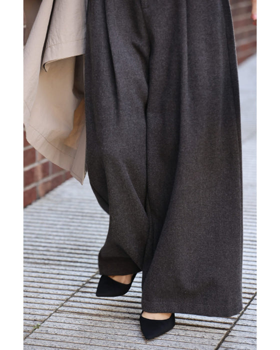 美シルエットのウール調ワイドパンツ（ベルト付き）
