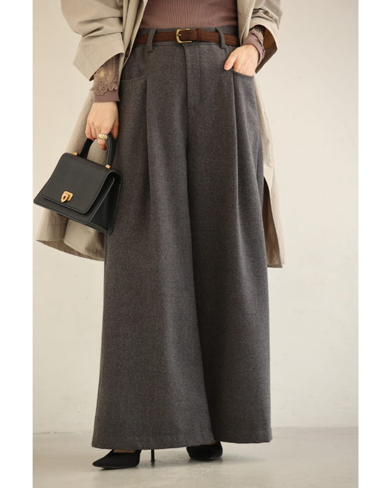 美シルエットのウール調ワイドパンツ（ベルト付き）