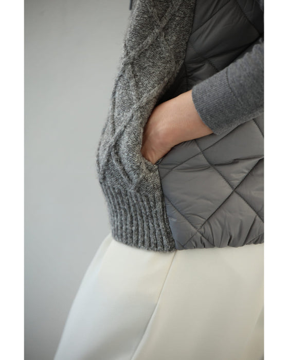 ニットと中綿キルティングの異素材組み合わせベスト