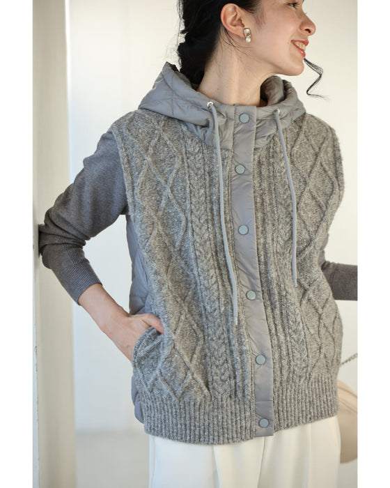 ニットと中綿キルティングの異素材組み合わせベスト