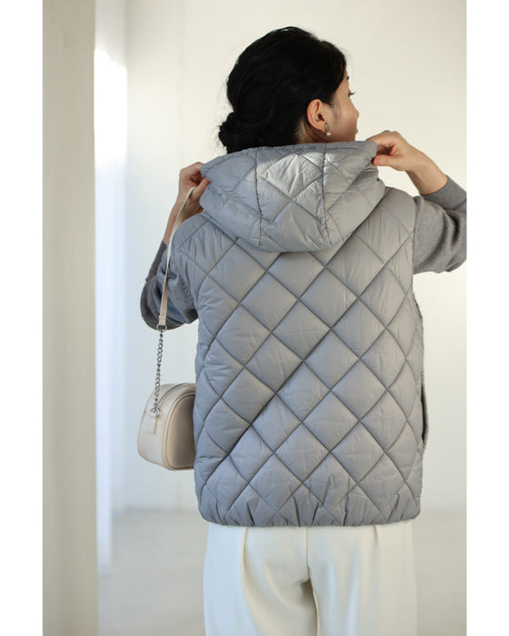 ニットと中綿キルティングの異素材組み合わせベスト