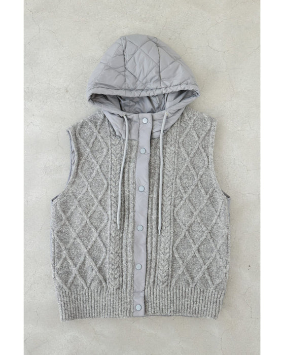 ニットと中綿キルティングの異素材組み合わせベスト