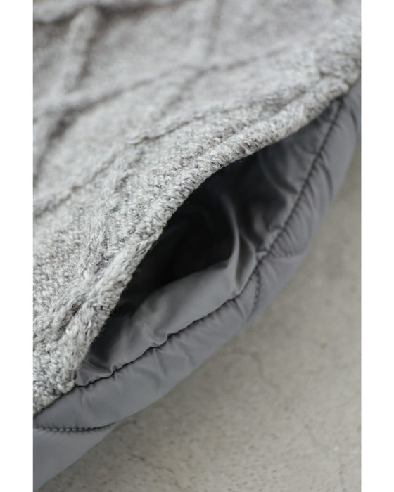 ニットと中綿キルティングの異素材組み合わせベスト