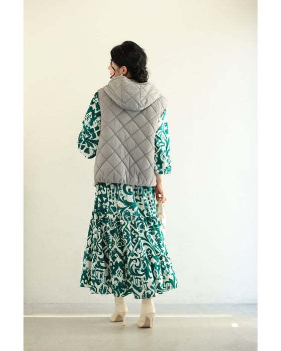 ニットと中綿キルティングの異素材組み合わせベスト