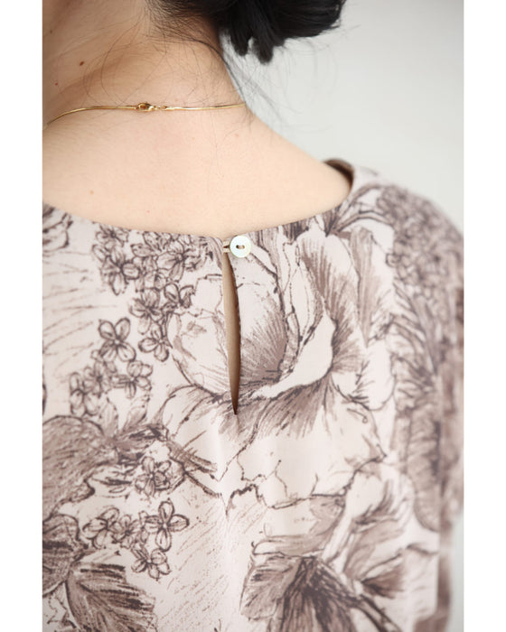 そよ風に揺れる花のスケッチ画ミディアムワンピース