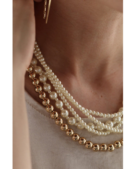 様々に着用できる。フリーダムな軽量パールネックレス