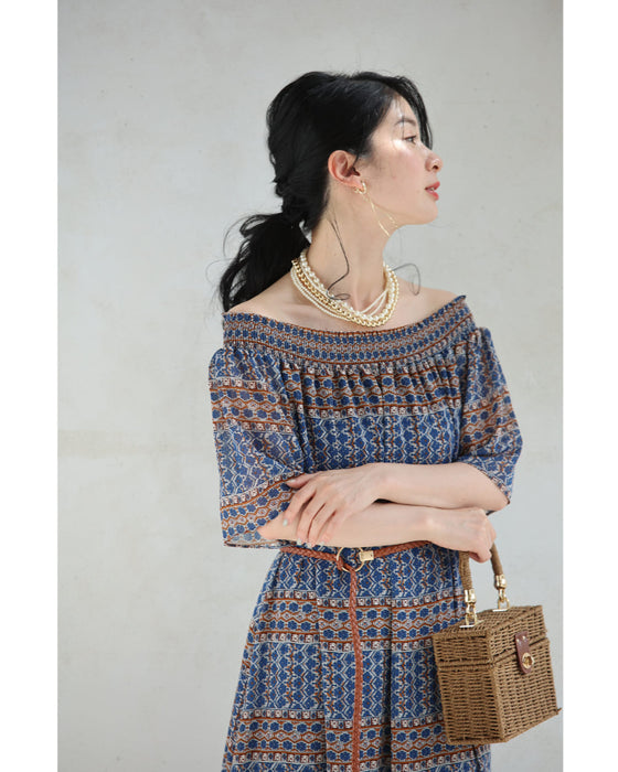 様々に着用できる。フリーダムな軽量パールネックレス