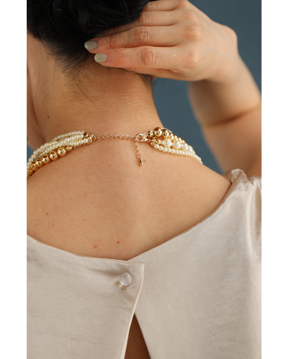 様々に着用できる。フリーダムな軽量パールネックレス