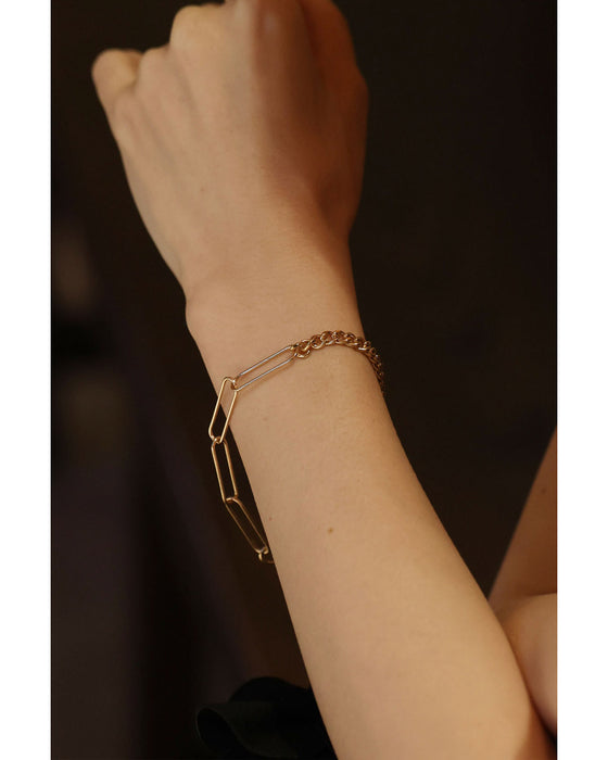 二面性をもつハーフデザインチェーンブレスレット