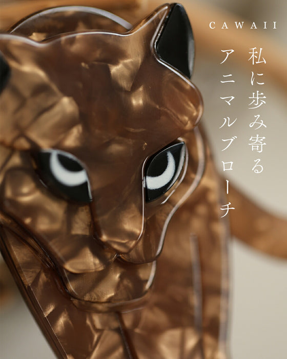 私に歩み寄るアニマルブローチ