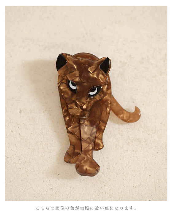 私に歩み寄るアニマルブローチ