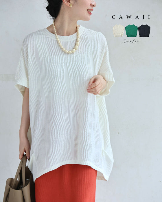 ゆったりドルマンシルエットの柔らか流線カットソートップス