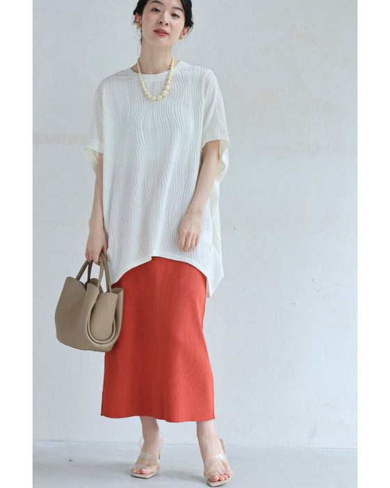 ゆったりドルマンシルエットの柔らか流線カットソートップス